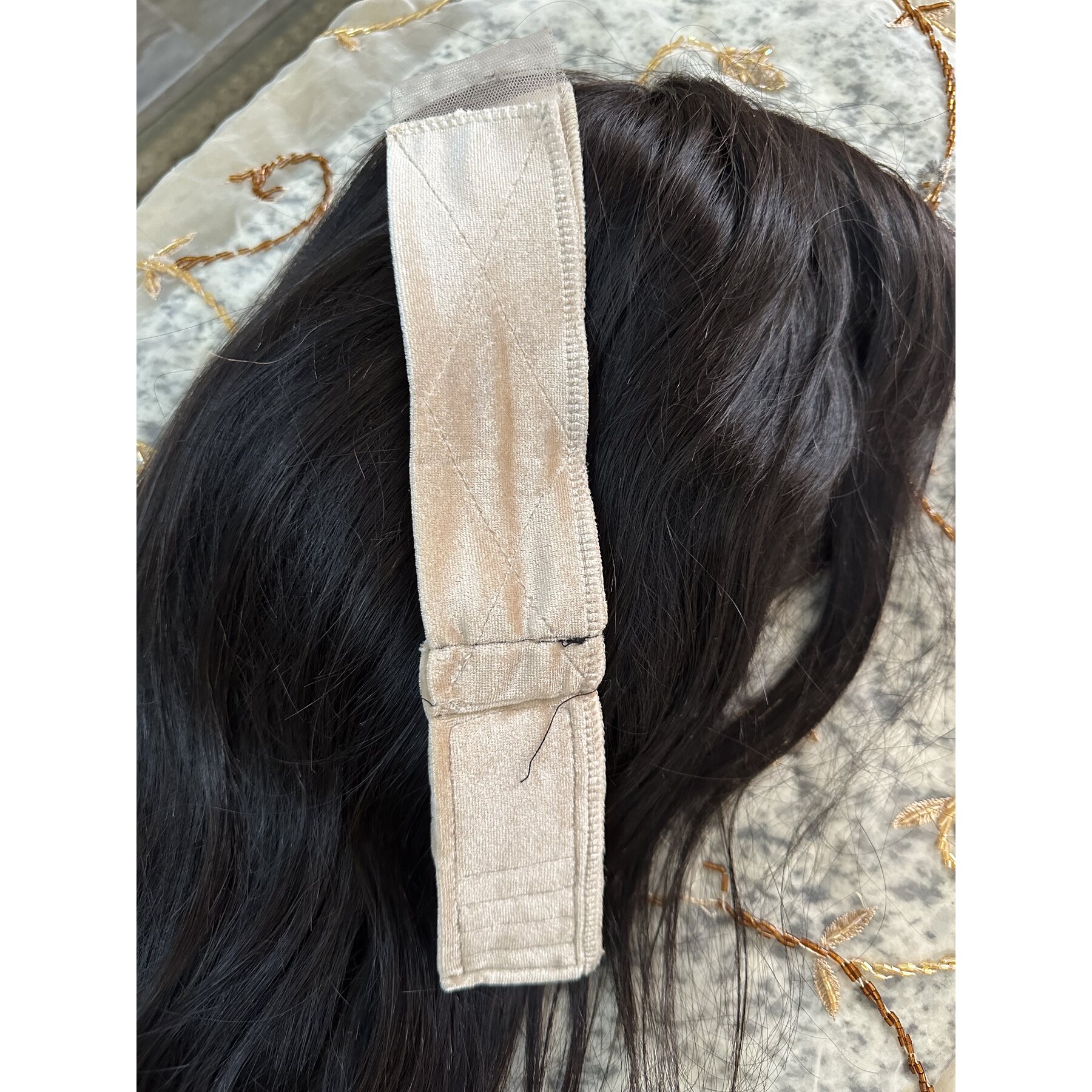 باروكة طويلة بلون تحفة شعر طبيعي تتعرض للمياه والاستشوار والصبغات كأنها شعرك تقدري تظبطيها أو تغيري قصتها مجانًا في صالون دينا عزت. جديدة وبالمثبت بتاعها بسعر أقل كتير من ثمنها