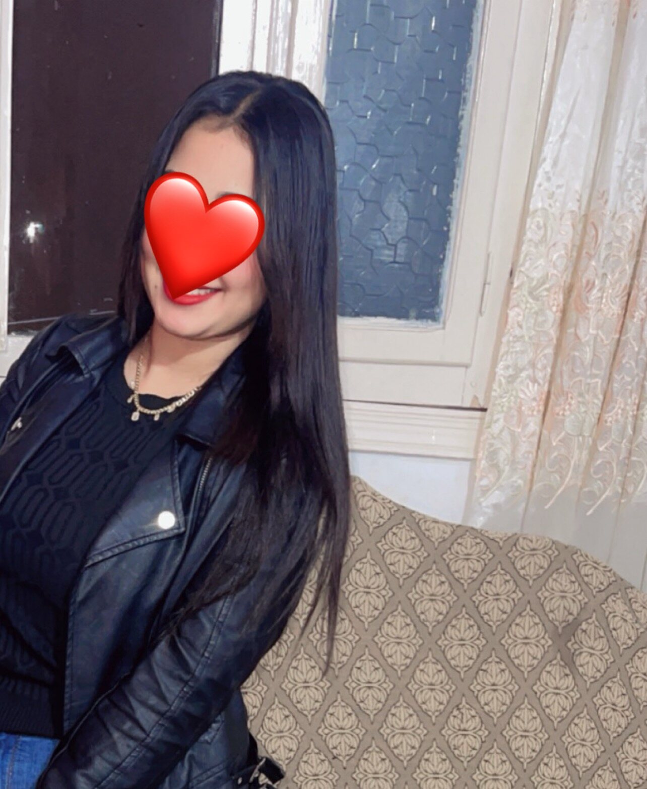 اكستنشن ١١٠ جرام طول ٦٠ مقسومه علي شاتورتين عايزه أبيعها ب ٢٣٠٠
