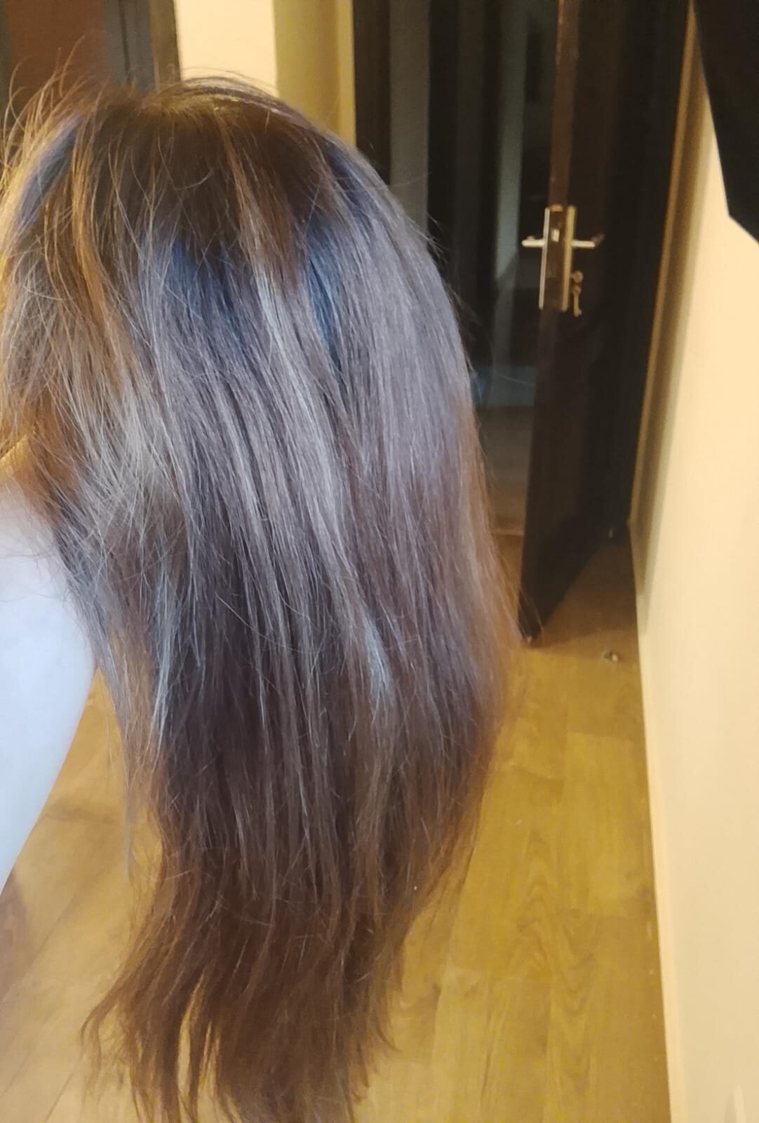 باروكة شعر طبيعي ١٠٠٪ مستعملة مرتين فقط موجودة بكارتونة من ،the wigs shop by Dina تقبل صبغة و تصفيف