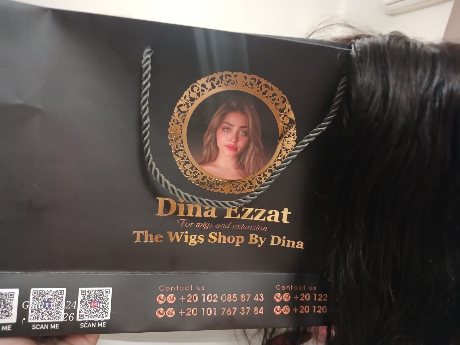 باروكة شعر طبيعي لونها دارك برون تتفتح للبلوند ومتاح فيها زيادة  طول اشترتها من شهر واحد من براند دينا عزت  جميلة جدا في اللبس