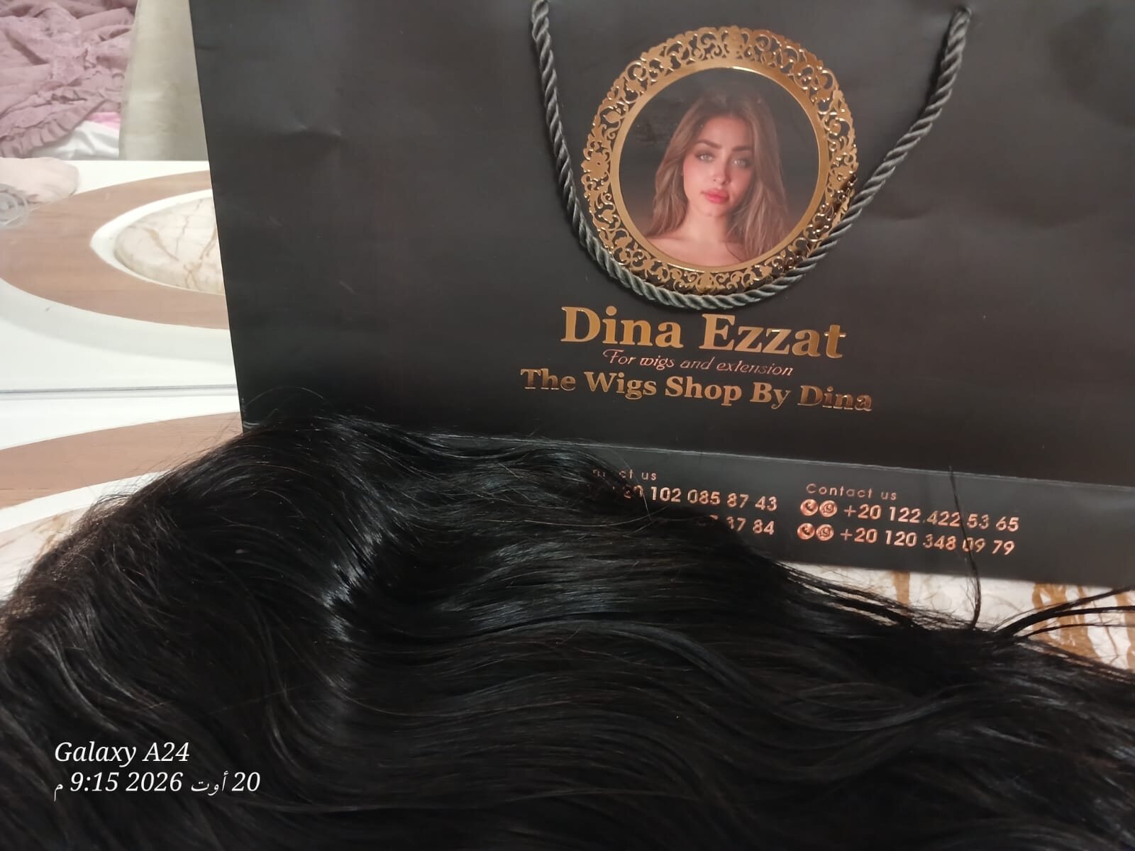 باروكة شعر طبيعي لونها دارك برون تتفتح للبلوند ومتاح فيها زيادة  طول اشترتها من شهر واحد من براند دينا عزت  جميلة جدا في اللبس