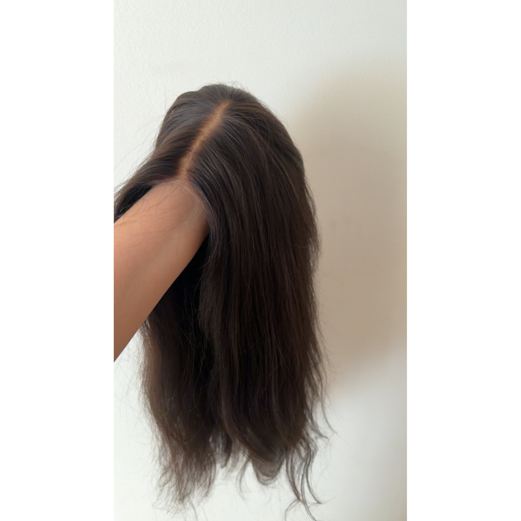 عندي الويج دي خطيره ببيعها متلبستش غير ٥ مرات من  wigs and more كنت جيباها ب ٣٥ الف بتتفرق اي اتجاه و نانو ليزر و الشعرايه حلوه اوي