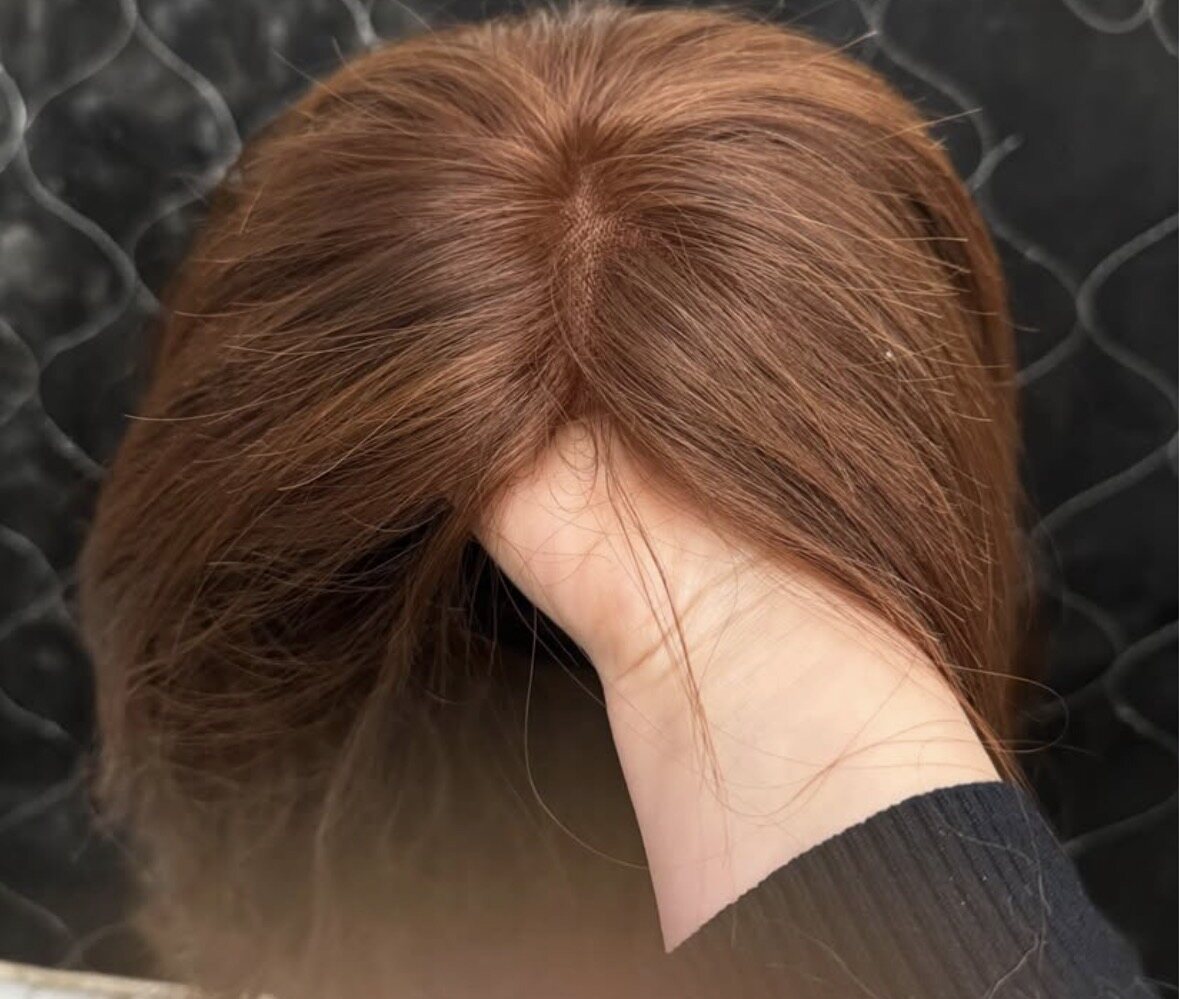باروكة شعر طبيعي بقالها معايا ٣ شهور فقط ٢٣٠ جرام ٩٥ سم