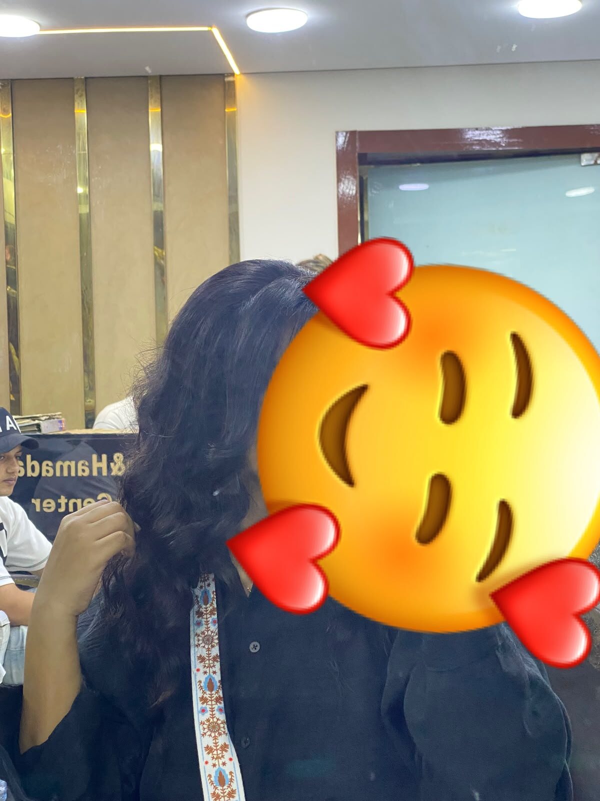 باروكته مستورده شعر طبيعي 100‎%‎ تقدر تصبغي وتتسغل وتتعمل استشوار ومكواه يوجد صوره من شكلها بالموقع وصورتين علي الطبيعه