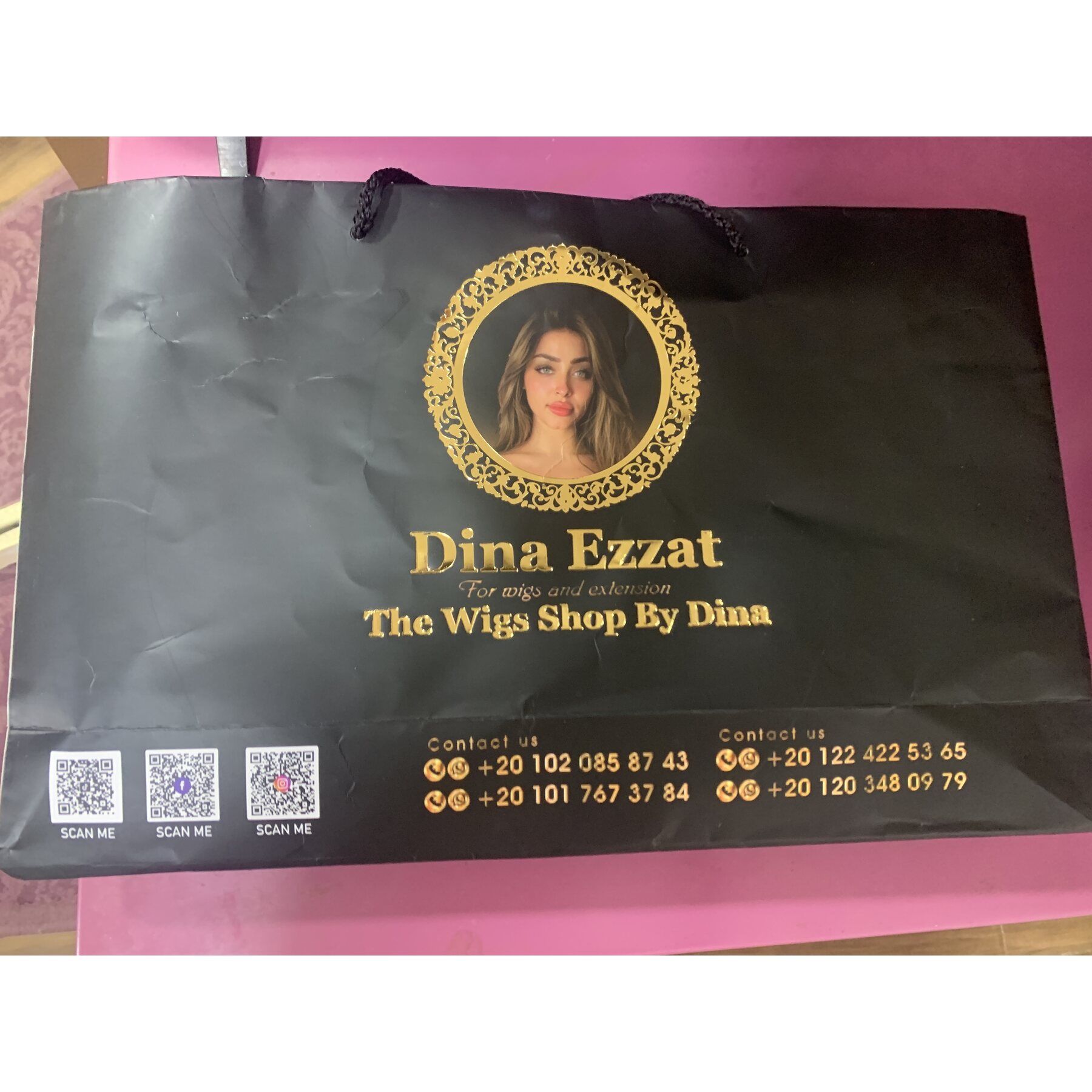 باروكة  شعر طبيعى ١٠٠٪ طول لحد الكتف من ‏the wigs shops by dina من دينا عزت . تساعد فى علاج الشعر بتقبل الصبغه .